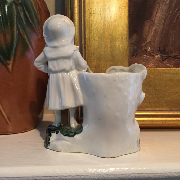 Vintage planter with little girl - Picture 4 of 7